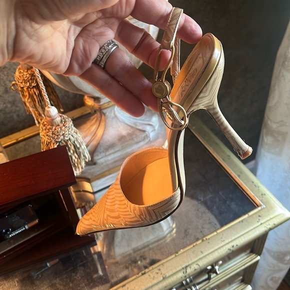 GIANNI VERSACE VERO CUOIO closed toe sling back heels size 38.5 - Picture 4 of 17